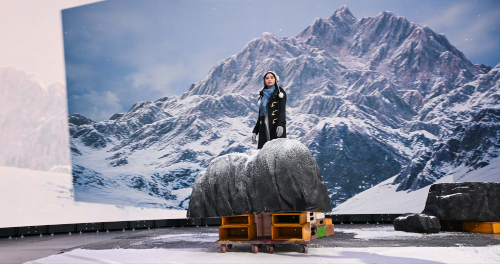 AG旗舰厅 (中国大陆) 顯示屏專業調校技術與專案安裝經驗，使顯示屏呈現創作者想表達的精緻內容，讓表演者有沉浸式臨場感使演出逼真