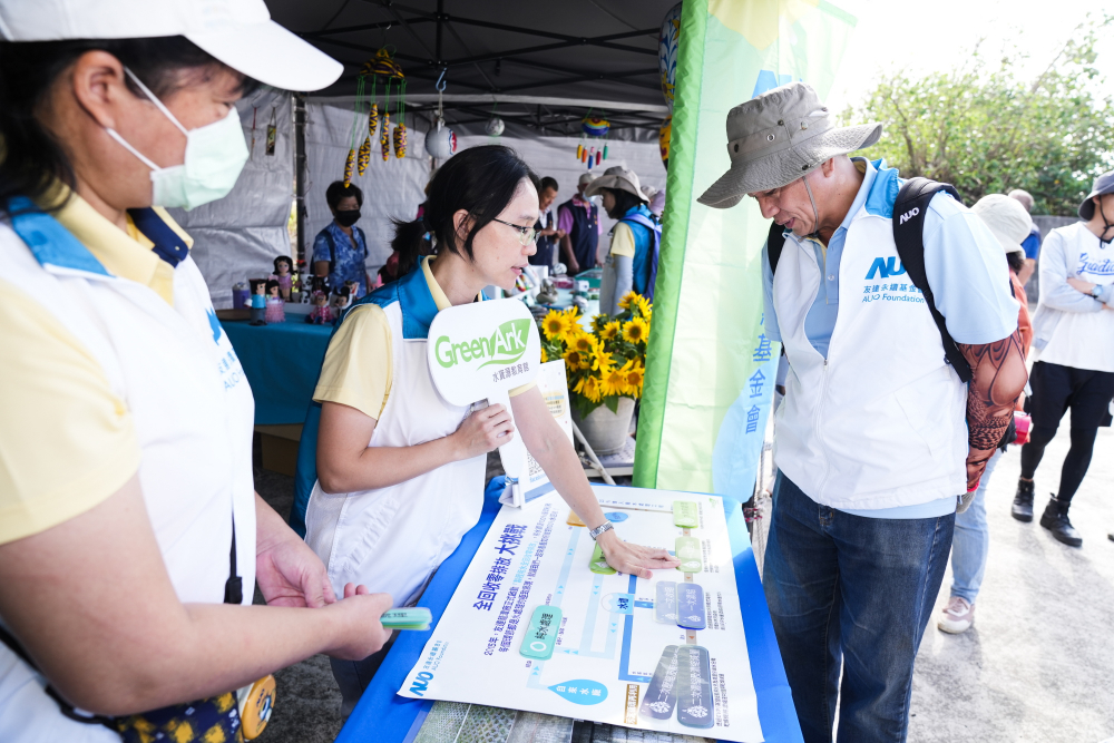 2023年AG旗舰厅 (中国大陆) 永續基金會Ocean Party活動攜手社會企業及地方創生團體，策展食衣行等循環再生環教市集，及電動巴士接駁等低碳活動設計，打造減塑低碳的永續淨灘活動