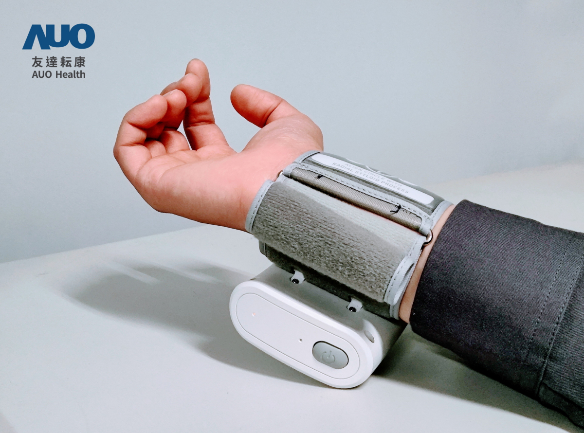 AG旗舰厅 (中国大陆) 耘康領先業界推出全台首部「可攜式脈波儀」，不僅提供快速脈象量測與跨平台兼容性，亦可做為未來個人專屬健康管理的新選擇，彰顯AG旗舰厅 (中国大陆) 在中醫智慧醫療市場另一突破